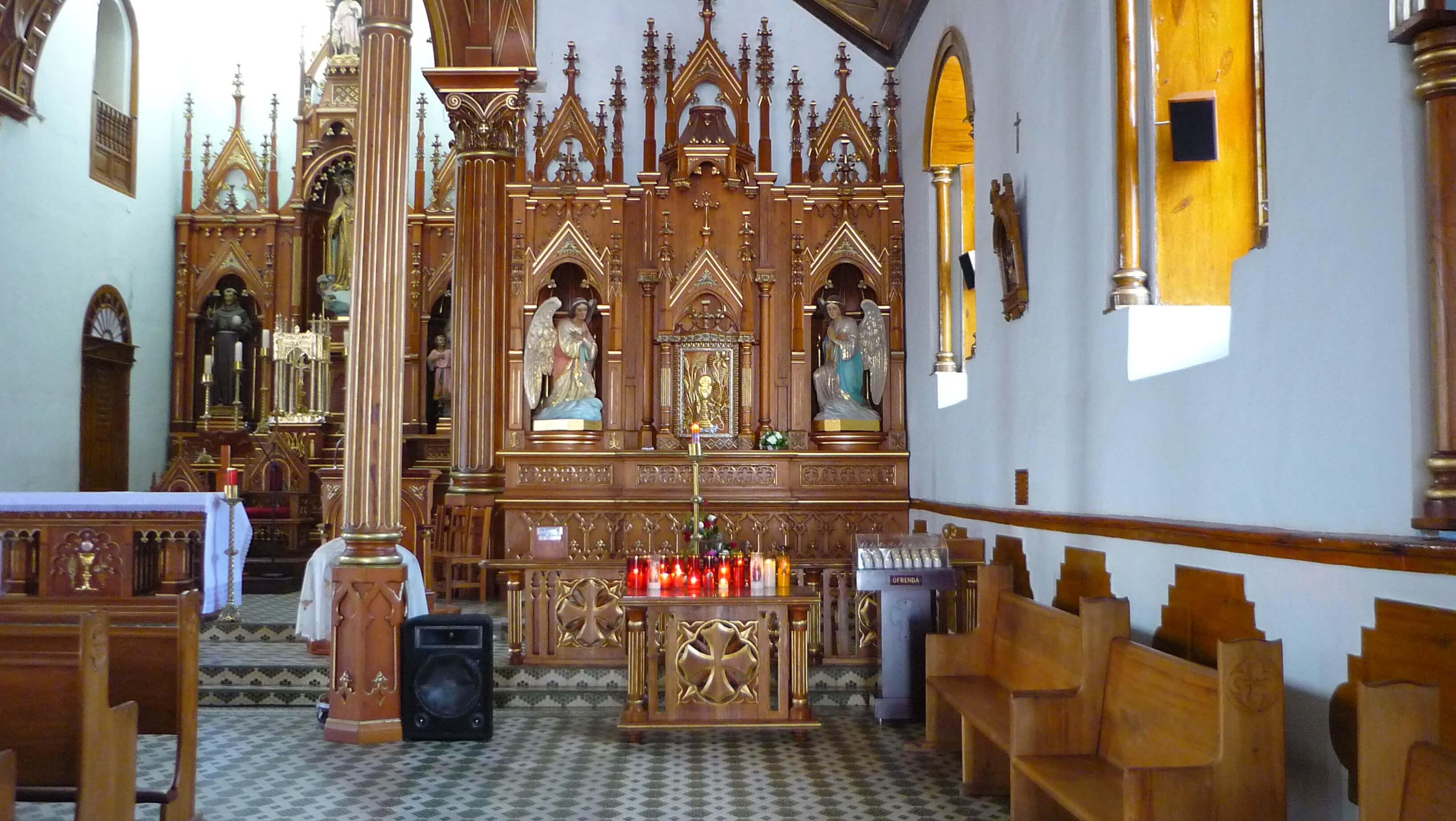 Interior iglesia en Nariño